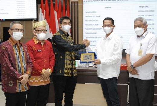 Belasan Staf Ahli Sultra Kunker ke Batam, Apa Tujuannya? - GenPI.co KEPRI