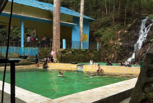 Rekomendasi Wisata Air Selain Pantai di Karimun, Awas Basah! - GenPI.co KEPRI