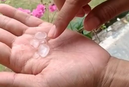 Warga Batam Kaget, Hujan Es Sebesar Kelereng, Begini Kata BMKG - GenPI.co KEPRI