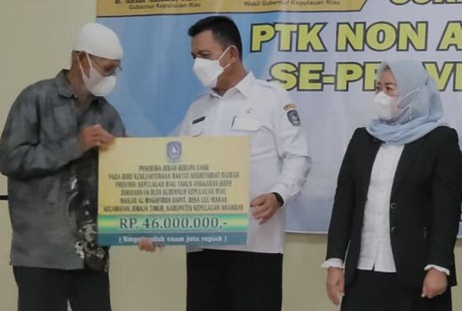 Pemrov Kepri Beri Dana Hibah Keagamaan di Anambas, Jumlahnya Wow! - GenPI.co KEPRI