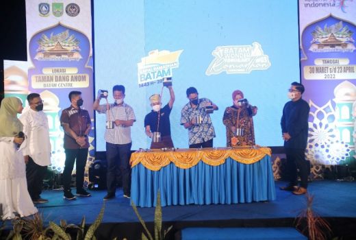 Menparekraf Sandiaga Uno Bikin Teh Tarik di Batam - GenPI.co KEPRI