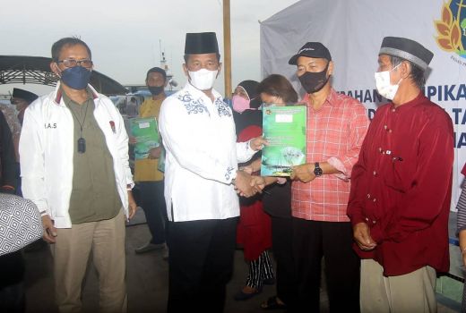 234 Warga Batam Terima Sertifikat, Rudi: Bisa Digadai untuk Modal - GenPI.co KEPRI