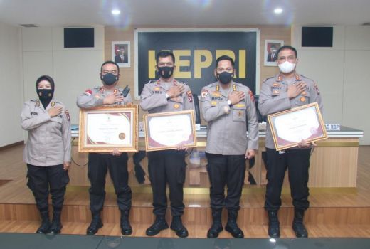 3 Satwil di Polda Kepri dapat Penghargaan Pelayanan Publik - GenPI.co KEPRI