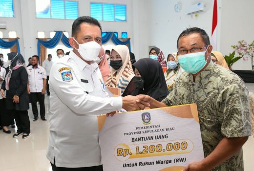 Gubernur Kepri ke Lingga, Serahkan Bantuan Senilai Rp2,2 Miliar - GenPI.co KEPRI