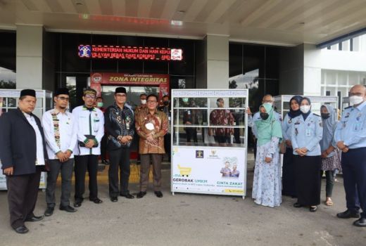 Kemenkumham Kepri Salurkan Gerobak dan Mesin Jahit Siap Pakai - GenPI.co KEPRI