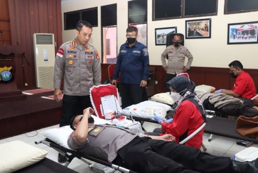 Sambut Hari Bhayangkara, 500 Polisi di Kepri Donor Darah - GenPI.co KEPRI