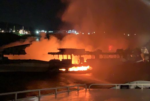Kapal Dumai Line 5 Terbakar Hebat, Begini Kondisi Para ABK - GenPI.co KEPRI