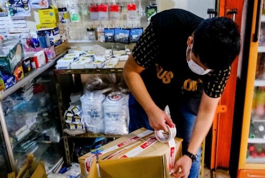 Bea Cukai Tanjung Pinang Gelar Operasi Gempur, Sasar Toko Eceran - GenPI.co KEPRI