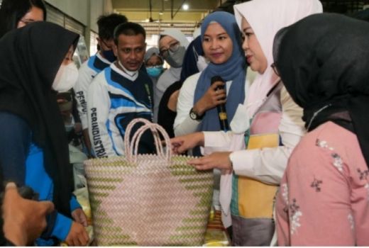Warga Batam Ayo Pakai Pembungkus Ramah Lingkungan - GenPI.co KEPRI