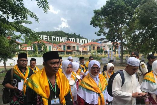 CJH Lingga Tiba di Asrama Haji, Lebih Cepat Sehari dari Jadwal - GenPI.co KEPRI