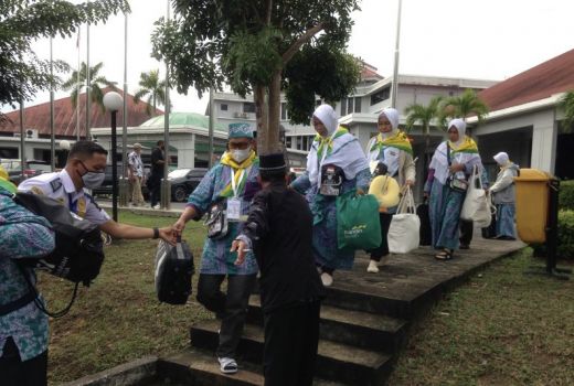 Gegara Telat Serahkan Dokumen, 4 CJH Kalbar Pindah Kloter - GenPI.co KEPRI