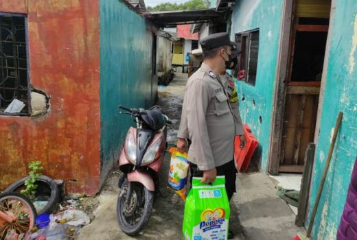 Polsek Belakang Padang Kunjungi Warga, Bawa Beras hingga Popok - GenPI.co KEPRI