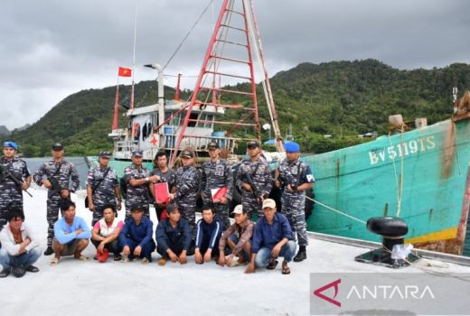 TNI AL Tangkap Kapal Ikan Vietnam di Laut Natuna Utara - GenPI.co KEPRI