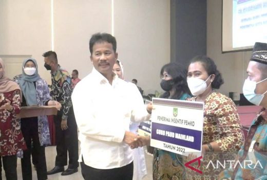 Sebanyak 1.242 Guru Swasta di Batam Terima Insentif - GenPI.co KEPRI