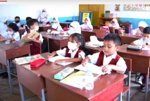 Pengadaan Seragam Gratis di Tanjung Pinang Kini Dikelola Sekolah - GenPI.co KEPRI