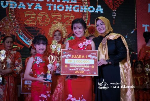 Stand Makanan di Festival Budaya Tionghoa Laris Manis - GenPI.co KEPRI