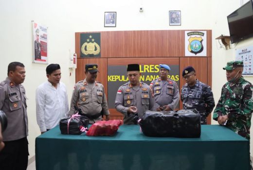 Puluhan Paket Kokain Terdampar di Pantai Tunjuk, Punya Siapa? - GenPI.co KEPRI