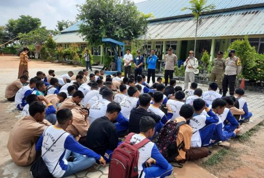 Video Perkelahian Siswa SMKN 1 Karimun Viral, Polisi Turun Tangan - GenPI.co KEPRI