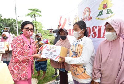 Banyak Polwan berjaga di Simpang Lampu Merah Kota Batam, Ada Apa? - GenPI.co KEPRI