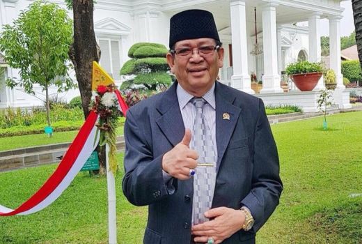 Profil Anggota DPR Nyat Kadir, Mantan Wako Batam Aktif di LAM - GenPI.co KEPRI