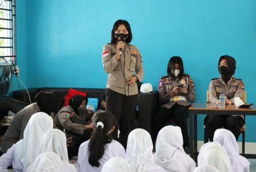 Polwan Polres Bintan Goes To School, Ngapain Aja? - GenPI.co KEPRI