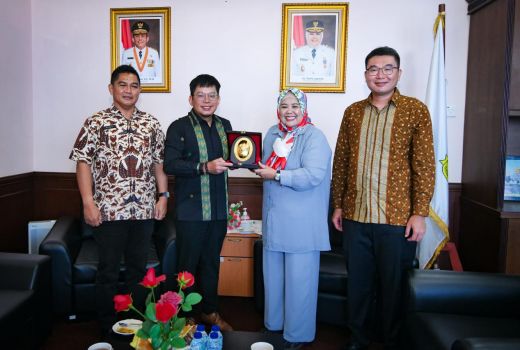 Konsulat Jenderal Singapura yang Baru Kunjungi Wagub Kepri, Bahas Apa? - GenPI.co KEPRI
