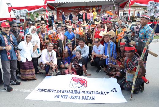 Pawai Pembangunan Semarak, Dihadiri Bupati Jayapura, Diisi Artis Ibu Kota - GenPI.co KEPRI