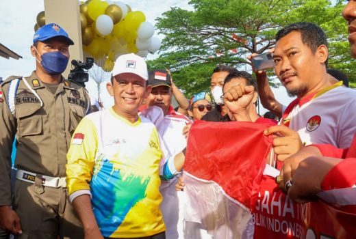 Karimun dapat 2.000 Bendera Merah Putih dari Gubernur - GenPI.co KEPRI