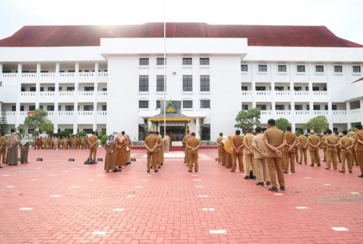 Sekdaprov Kepri Minta Seluruh PNS Profesional, Ada Apa? - GenPI.co KEPRI