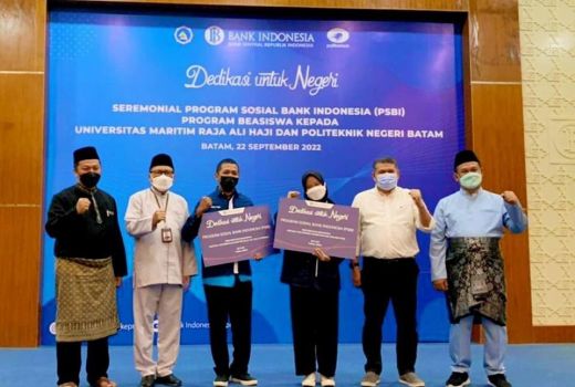 BI Kepri Beri Beasiswa 100 Mahasiswa di Kepri - GenPI.co KEPRI