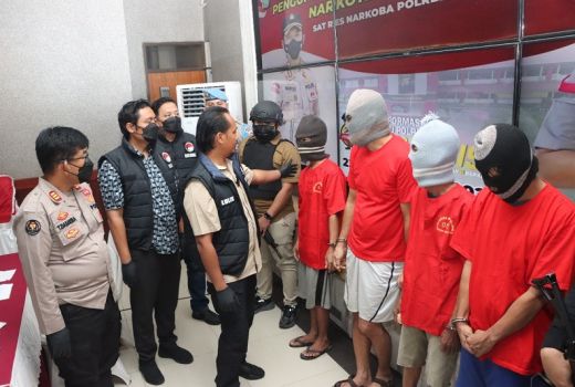 Polisi Ungkap Jual Beli 9,6 Kg Ganja, Aksi Tersangka Lintas Provinsi - GenPI.co KEPRI