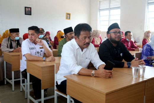 SDN di Batam Lesehan Disambangi Wali Kota, Masalah Langsung Beres - GenPI.co KEPRI