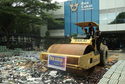 Bea Cukai Batam Musnahkan Barang Ilegal Senilai Rp 10,01 M - GenPI.co KEPRI