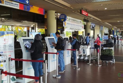 Cek Tiket Pesawat Batam-Surabaya untuk Besok, Harganya Mantap! - GenPI.co KEPRI