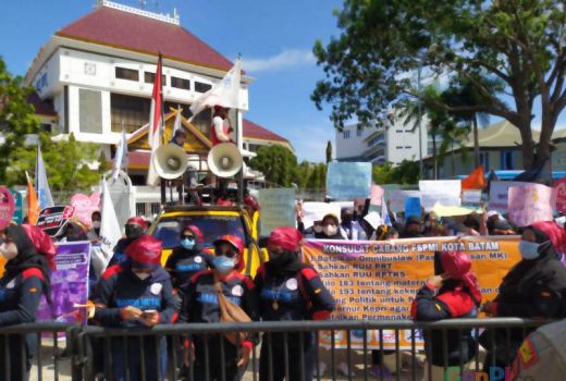 Peringati International Women’s Day, Ini Tuntutan Buruh Perempuan - GenPI.co KEPRI