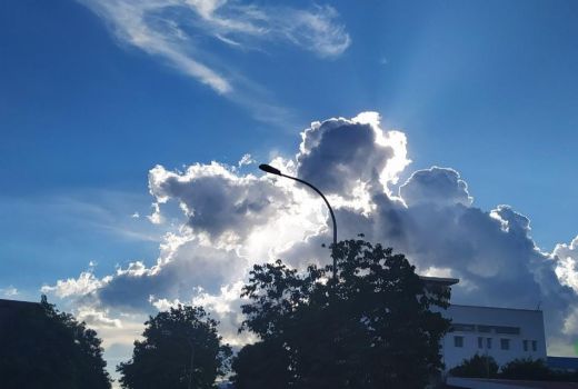 Suhu Kepri Capai 32 Derajat Celcius, Potensi Awan Hujan Rendah - GenPI.co KEPRI