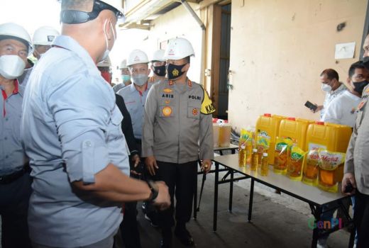Kapolda Kepri Sidak Produsen Minyak Goreng dan Pasar, Hasilnya? - GenPI.co KEPRI