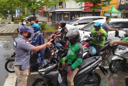 Satresnarkoba Polresta Barelang Berbagi Takjil, Cek Lokasinya - GenPI.co KEPRI