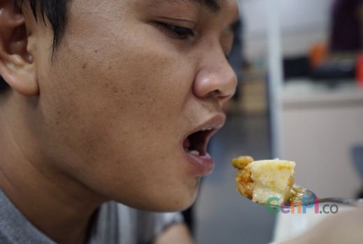 Penyebab Mengantuk Setelah Makan kata Pakar Gizi - GenPI.co KEPRI