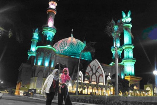Wisata Religi di Pulau Seribu Masjid - GenPI.co