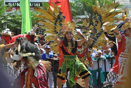 Helaran Budaya Meriahkan HUT Kota Sukabumi ke-104 - GenPI.co