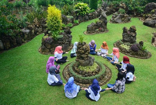 Uniknya Taman Batu Organik - GenPI.co