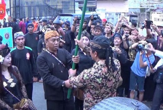 Kirab Panji Helaran Keraton Sumedang Larang - GenPI.co