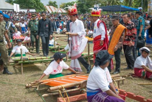 Lihat Festival Tenun Ikat Sumba, Yuk! Keren Loh - GenPI.co