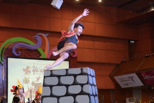 Launching Pesta Ya'ahowu 2018 Diwarnai Hombo Batu - GenPI.co
