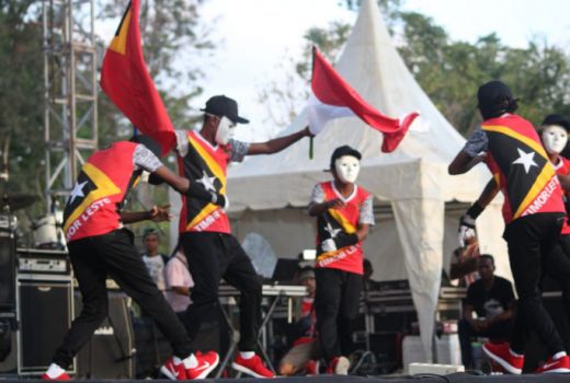 Dancer Timor Leste Ramaikan Festival Cross Border Atambua - GenPI.co