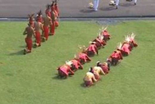 Keren, Tarian SOS Pukau Istana - GenPI.co
