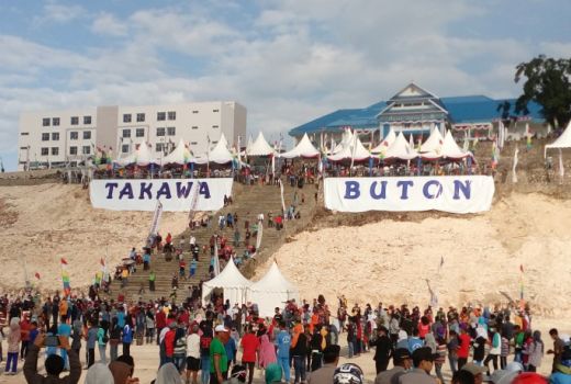 30 Kapal Yacth Berlabuh Terpesona Festival Budaya Tua Buton - GenPI.co