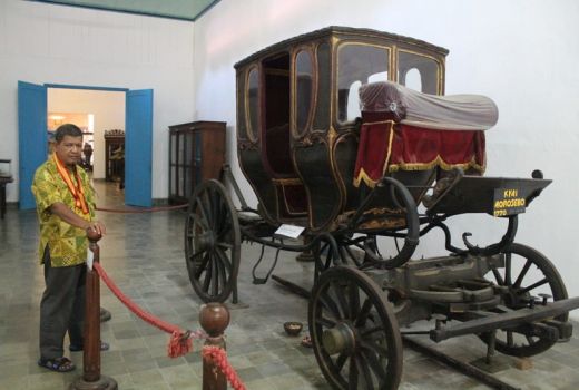 Di Museum Kasunanan Surakarta, Jangan Foto Kereta Jenasah - GenPI.co