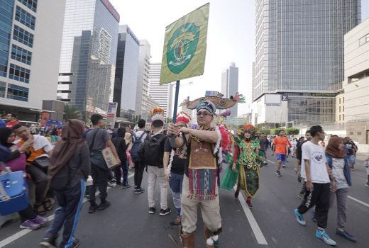Parade Kostum Tradisional Kaltim Meriahkan CFD - GenPI.co
